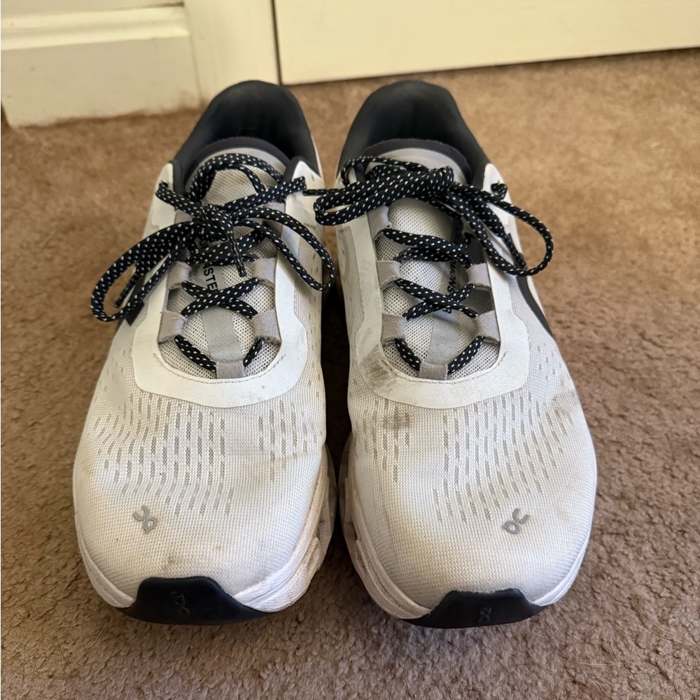 Women’s On Running Cloudmonster Sneakers Size 10